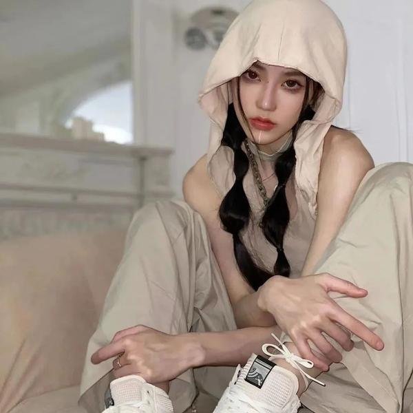 穿盔甲的少女